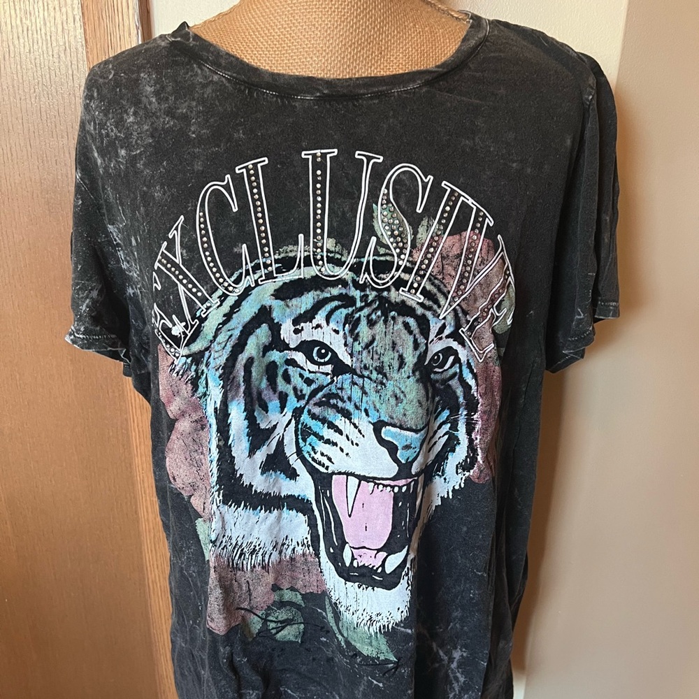SmartGuess Exclusive Tiger Tshirt